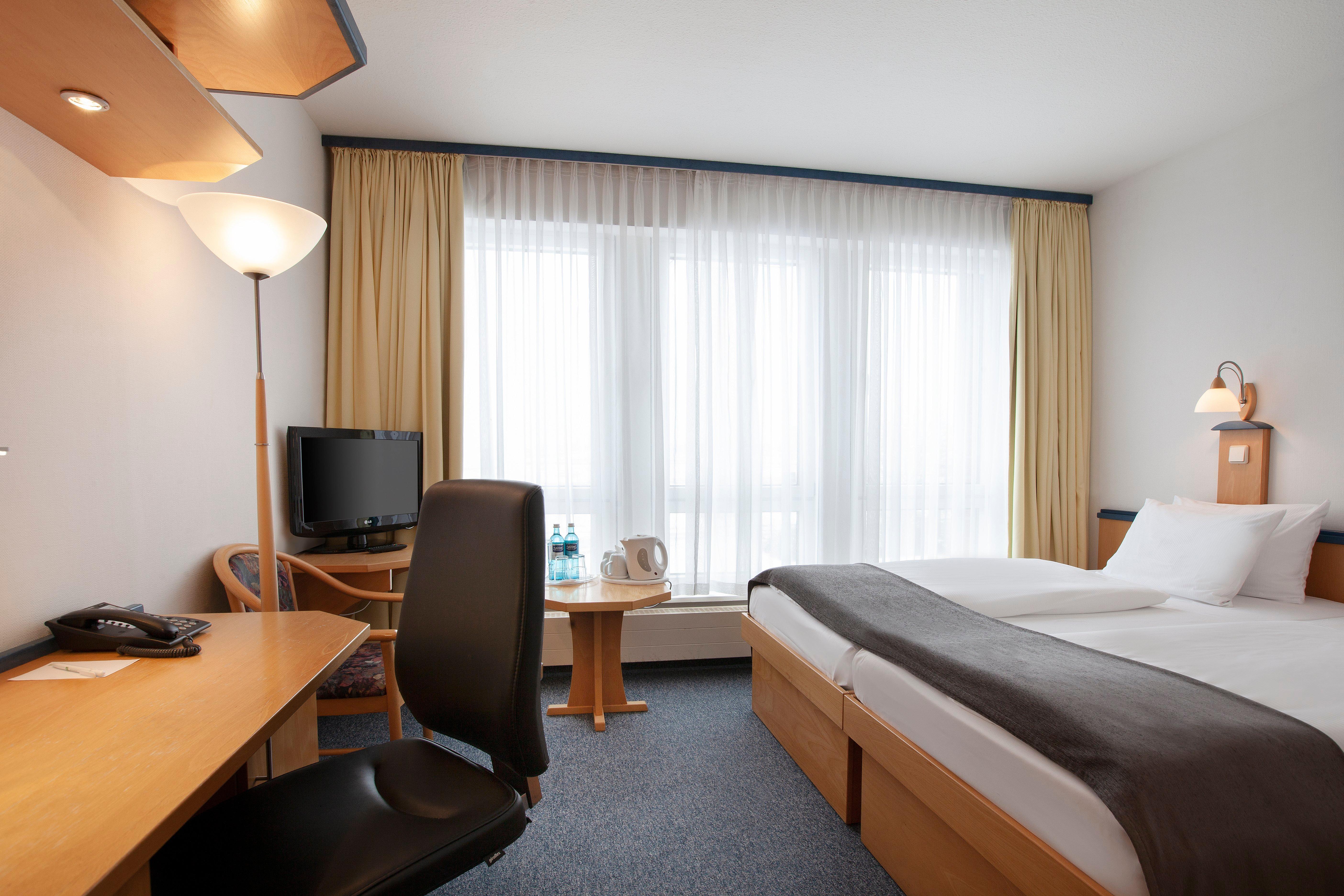 Holiday Inn Leipzig Günthersdorf, an IHG Hotel Kötschlitz Exterior foto